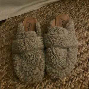 Free people Sherpa mules size 7